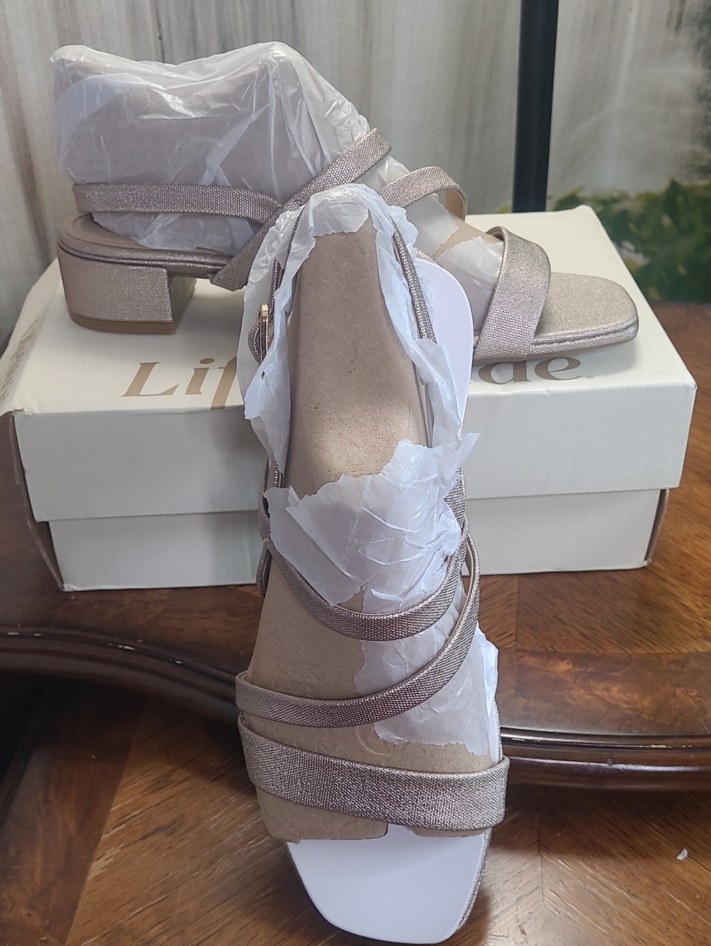 New in box! Life Stride Janet Womens 9 Wide Bronze Metallic Strappy Heel Sandal